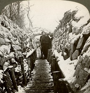 Winter in den belgischen Schützengräben bei Nieupoort, Belgien, 20. Jahrhundert von Realistic Travels Publishers