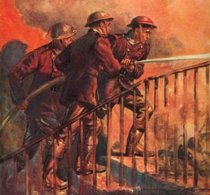 Britische Feuerwehrmänner des National Fire Service im Krieg, die während des Blitzes ein Feuer bekämpfen, Zweiter Weltkrieg