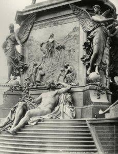 Berlin, Denkmal Kaiser Wilhelm I., Sockel von Reinhold Begas