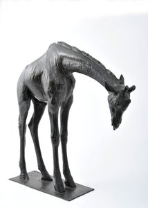 Große Giraffe mit gesenktem Kopf, modelliert 1909-10, gegossen vor 1913