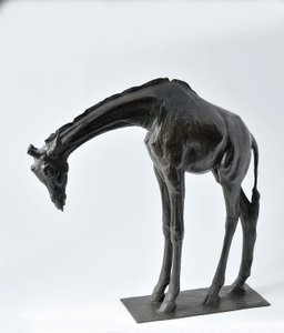 Große Giraffe mit gesenktem Kopf, modelliert 1909-10, gegossen vor 1913