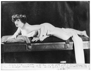 Colette (1873-1954) posiert, 1909