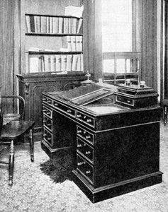Stuhl & Schreibtisch von Charles Dickens, benutzt in Gadshill, 1923