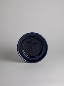 Blau glasierter Seiten- oder Obstteller
