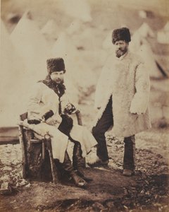 Kapitän Brown, 4. (Das eigene Regiment der Königin) Leichte Dragoner und Diener in Winterkleidung, aus einem Album mit 52 Fotografien im Zusammenhang mit dem Krimkrieg, 1855