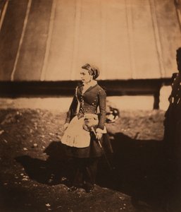 Vivandière, Ganzkörperporträt der französischen Cantinière im Zouave-Regimentskleid, Krimkrieg, Krim, Ukraine von Roger Fenton