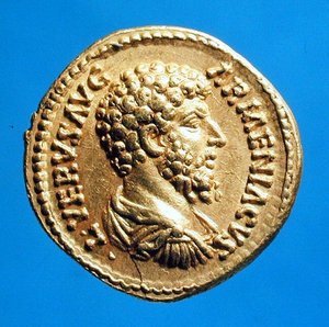 Aureus (Vorderseite) mit dem Büste von Lucius Verus (AD 161-AD 169) drapiert und gepanzert. Inschrift: L VERVS AVG ARMENIACVS