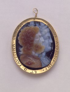 Kamee mit Bildern von Serapis und Isis, in einem Goldrahmen aus dem 16. Jahrhundert mit den Namen von Marcus Antoninius und seiner Frau Faustina von Roman