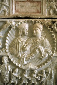 Christliche Kunst 313 n. Chr.: Adelphia und Valerio. Sarkophag von Adelphia im Museum von Syrakus in Sizilien (Italien).