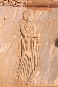 Nahaufnahme des dekorativen Bühnenreliefs des Theaters von Sabratha, Libyen, Tripolitanien von Roman