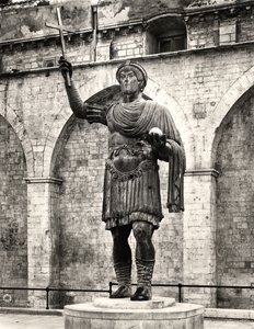 Kolossale Statue möglicherweise von Kaiser Valentinian I. (321-375) genannt 