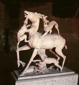 Hirsche von Hunden angegriffen, aus dem Haus der Hirsche (Marmor)