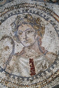 Weibliches Gesicht, Mosaik in der römischen Stadt Volubilis von Roman