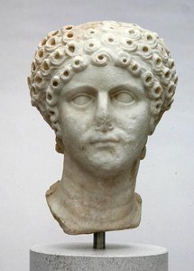 Kopf einer Frau, möglicherweise Agrippina Minor, ca. 50 n. Chr. von Roman