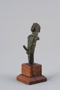 Hermes mit erigiertem Phallus