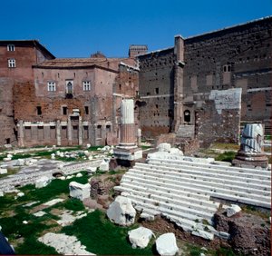 Forum des Augustus: Blick auf den Tempel des Mars Ultor. 2 v. Chr. Rom von Roman