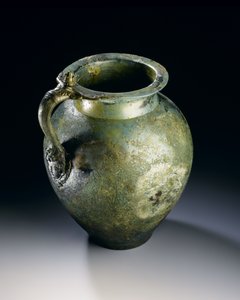 Großer Weinkrug mit verziertem Griff, vom römischen Standort in Newstead, Melrose, spätes 1. Jahrhundert n. Chr. (Bronze)