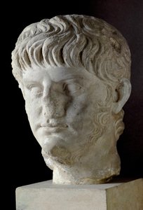 Marmorkopf von Nero (Nero Claudius Caesar Augustus Germanicus) (37-68 n. Chr.) Rom, Museo Nazionale Romano - Büste des Kaisers Nero (Nero Claudius Caesar Augustus Germanicus) (37-68 n. Chr.) - Marmorskulptur - Musei Capitolini, Rom, Italien
