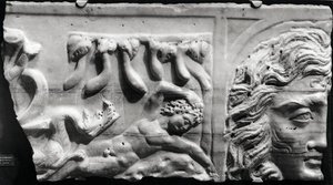 Relief, das Jona und den Wal darstellt, aus der Katakombe der St. Priscilla, Rom von Roman
