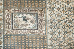 Überreste der Mosaiken der römischen Stadt