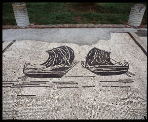 Römische Kunst: „Schiffe“ Mosaik der Corporation des gens de la mer, Place des Corporations