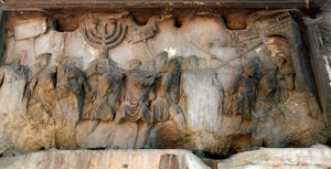 Römische Kunst: „Triumphzug der Bundeslade mit der Menora (siebenarmiger Leuchter)“ von Roman