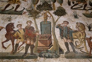 Römische Kunst: Detail des Mosaiks „Die kleine Jagdpartie“ Jäger in der Nähe eines Altars, der dem Kult der Diana, der Jagdgöttin, gewidmet ist. 315-350 n. Chr. von Roman