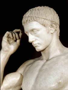 Römische Kunst: Marmorskulptur von Marcus Claudius Marcellus (42-23 v. Chr.), Neffe von Augustus. Detail. Hergestellt von Cleomenes dem Athener. um 20 v. Chr. Paris, Louvre Museum von Roman