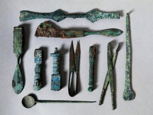 Römische Kunst: Satz chirurgischer Instrumente aus dem Haus des Chirurgen in Pompeji. 1. Jahrhundert v. Chr. Neapel, Museo Archeologico Nazionale