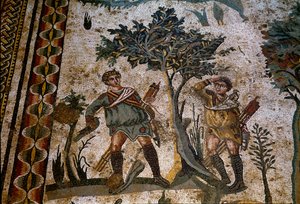 Römische Kunst: Zwei Vogeljäger unter einem Baum. (Detail) Mosaik „Die kleine Jagdgesellschaft“ 315-350 n. Chr. Piazza Armerina, Villa Romana del Casale von Roman