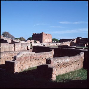 Römische Kunst: Ansicht der Ruinen der archäologischen Stätte von Ostia von Roman