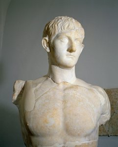 Römische Zivilisation, Marmorstatue von Drusus III, Sohn von Germanicus und Agrippina der Älteren aus Roselle, Augusteum, Toskana, Italien von Roman