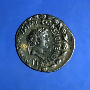 Silber- und Goldmünze mit dem Abbild von Marcus Antonius (83 v. Chr. - 30 v. Chr.), ein römischer Politiker, der mit Kleopatra regierte.
