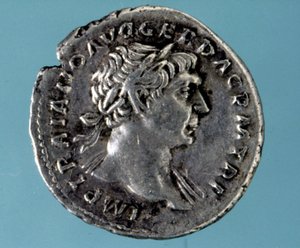 Silbermünze mit dem Abbild des römischen Kaisers Trajan (53-117). Sammlung des Medagliere von Mailand
