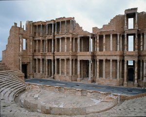 Bühne des römischen Theaters, 2.-3. Jahrhundert von Roman