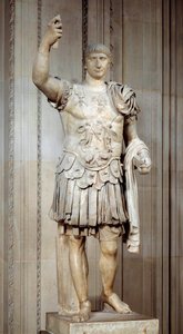 Statue des römischen Kaisers Trajan (Marcus Ulpius Traianus oder Traiano) (53-117 n. Chr.) stehend, in Rüstung. Um 108 n. Chr.