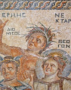 Die Präsentation des Baby Dionysos durch Hermes. Detail von Hermes, Nektar und Theogen, Haus des Aion, Paphos, Zypern