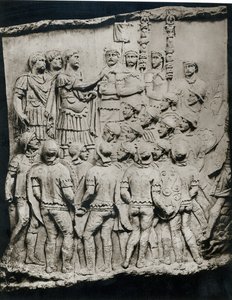 Trajan (98-117) spricht zur Armee, ein Abguss von Trajans Säule, 113 n. Chr. (Gips)