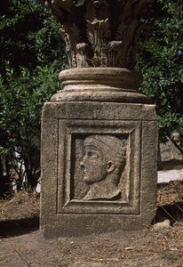 Architektonisches Element, Hochimperialzeit (27 AD-395 BC) von Roman Imperial Period
