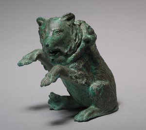 Ölampulle in Form eines tanzenden Bären, 200er Jahre