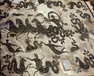 Antikes Ostia (Ostia). Mosaik der Neptunthermen auf seinem Wagen, umgeben von Delfinen und Meeresmonstern