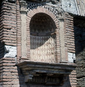 Casa del Laraire (Lararium) in Ostia, in der Nähe von Rom. von Roman Roman