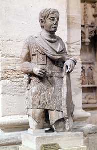 Gallischer Krieger unter dem Römischen Reich (in römischem Stil gekleidet), Lapidarium-Museum, Avignon