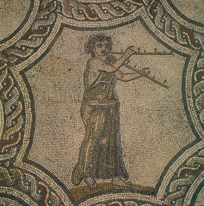 Mosaik, das eine Flötenspielerin darstellt, aus dem Haus des Dionysos, in Volubilis, Marokko, Römische Zivilisation