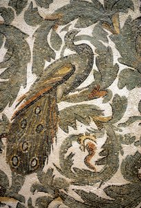Pfau, Detail des Mosaiks - 4. Jahrhundert n. Chr., Bardo Museum, Tunis von Roman Roman