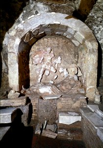 Römische Kunst: Ansicht des Mithräums, Heiligtum des Mithraskults von Roman Roman