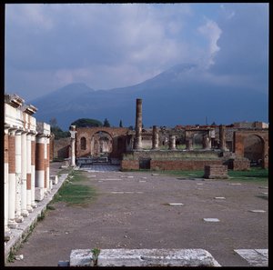 Römische Kunst: Blick auf das Forum, archäologische Stätte von Pompeji (1. Jahrhundert v. Chr. - 1. Jahrhundert n. Chr.), Italien von Roman Roman