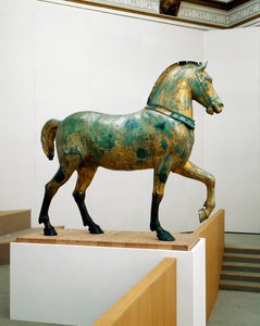 Statue eines der vier Triumphquadriga-Pferde von San Marco von Roman Roman