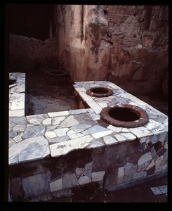 Thermopolium-Marmortheke, 5. Jahrhundert v. Chr. - 1. Jahrhundert n. Chr. von Roman Roman