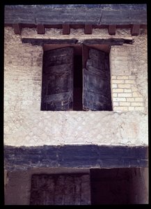 Ansicht eines verkohlten Fensters eines Hauses der Vorhalle des Decumanus Maximus, 5. Jahrhundert v. Chr. - 1. Jahrhundert n. Chr. von Roman Roman